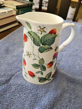 Vintage Alpine Strawberry-Roy Kirkham Fine Bone China